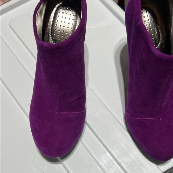 Reaction Kenneth Cole Vibrant Purple Heeled Boots - Picture 13 of 14